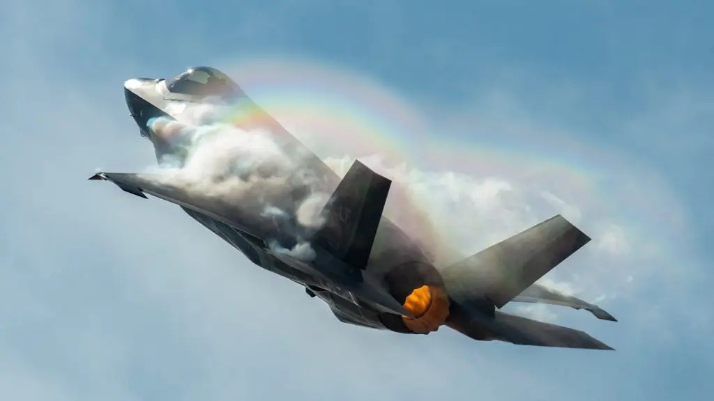 F-35A-Fighter-at-Air-Show-Making